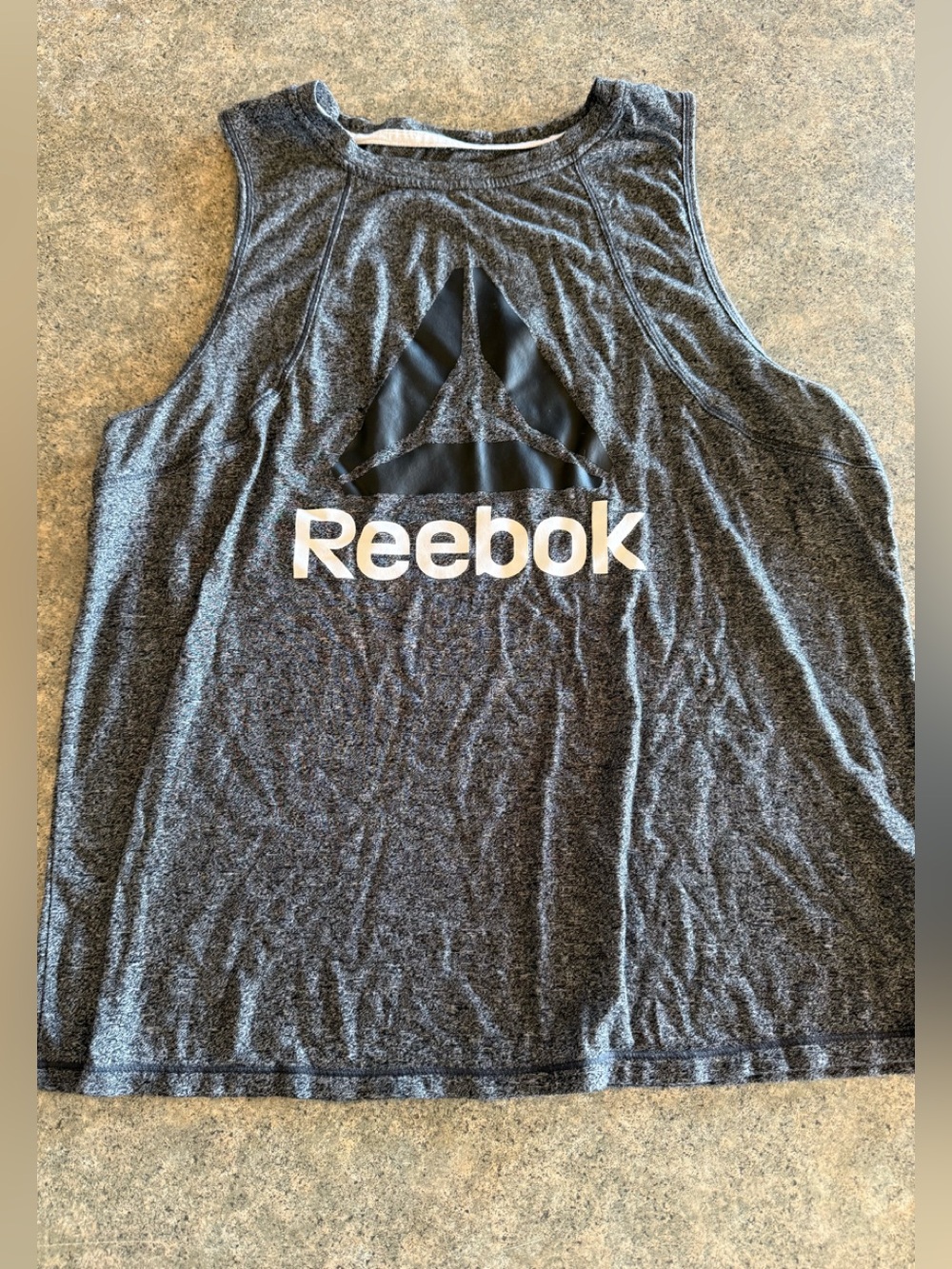 🎀3/$25🎀 Reebok size small gray tank